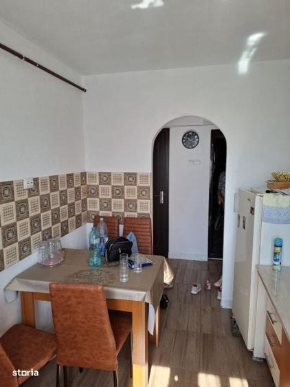 Apartament cu 3 camere în Ișalnița
