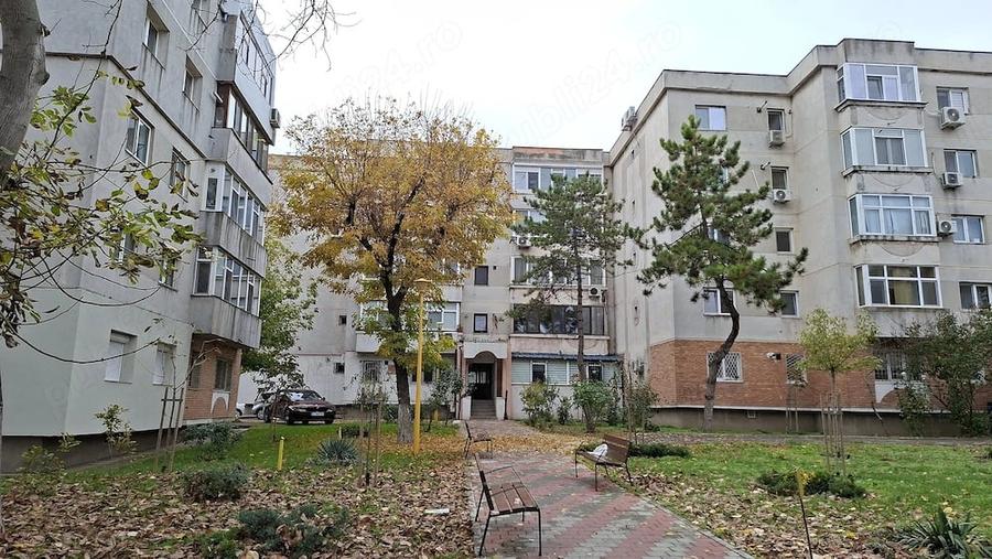 Apartament cu 4 camere decomandat în Central