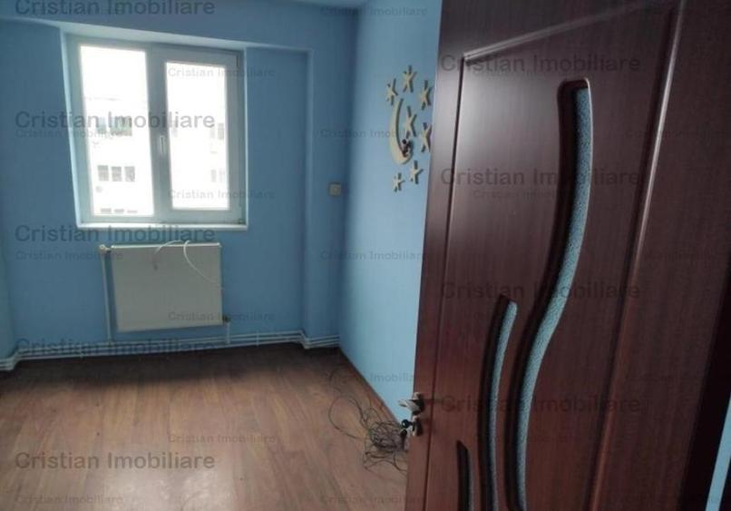 Apartament cu 4 camere decomandat în Viziru 3