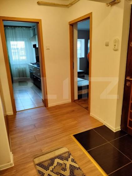 Apartament cu 3 camere decomandat, mobilat în Piața Centrală