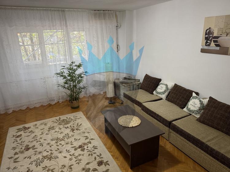 Apartament cu 3 camere decomandat, mobilat în Splaiul Unirii