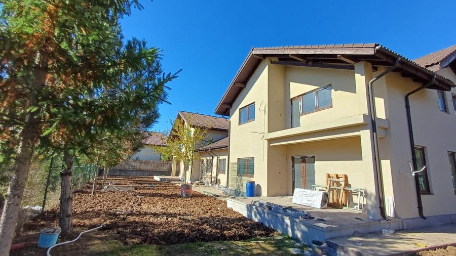 Duplex cu 4 camere cu Canalizare în Corbeanca
