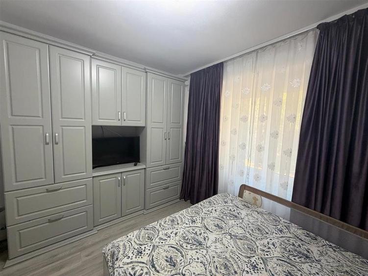 Apartament cu 3 camere decomandat în Valenta
