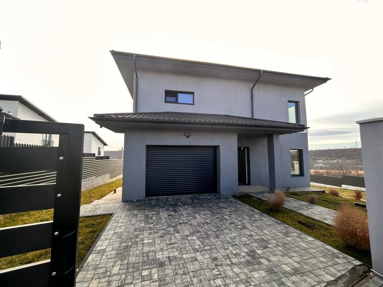 Casă cu 5 camere cu Teren 520 Mp în Valea Adâncă