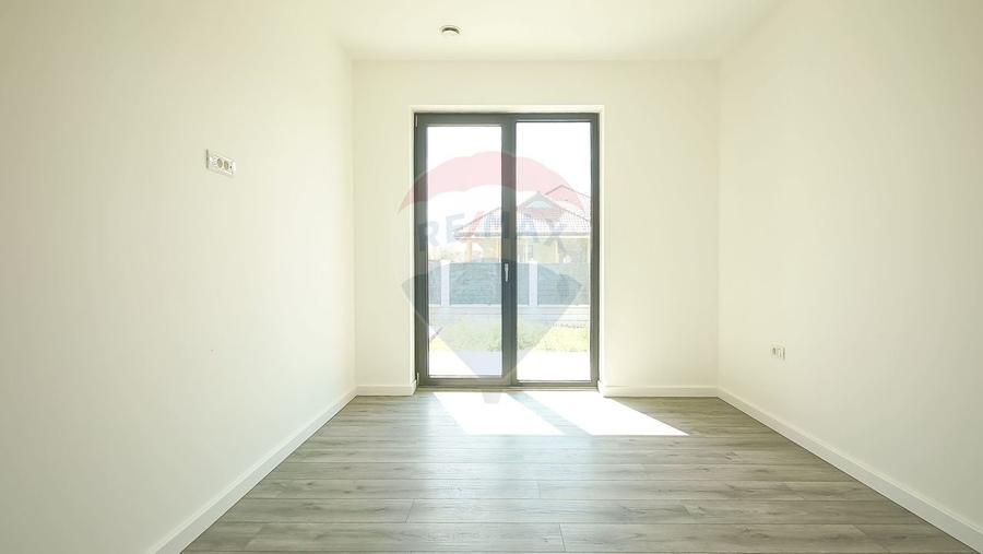 Casă cu 5 camere cu Teren 657 Mp în Hălchiu