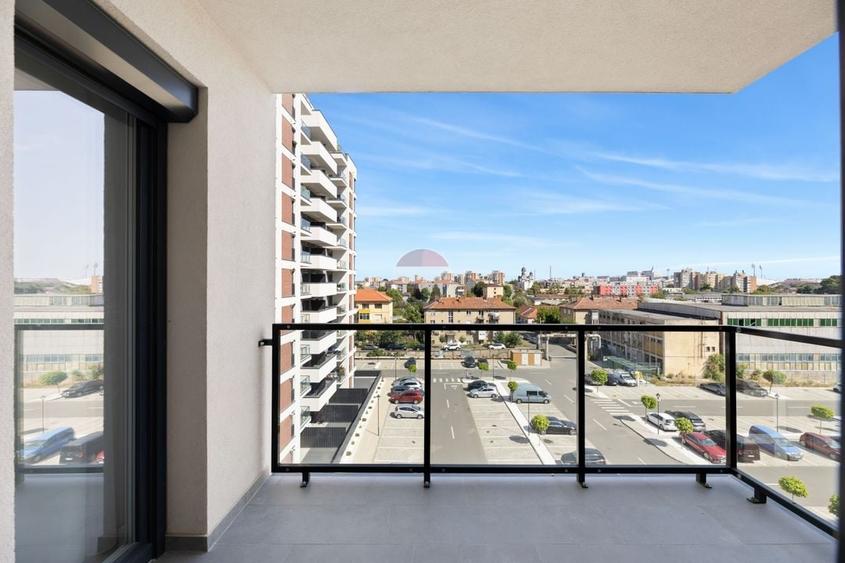 Apartament cu 3 camere semidecomandat, mobilat în UTA