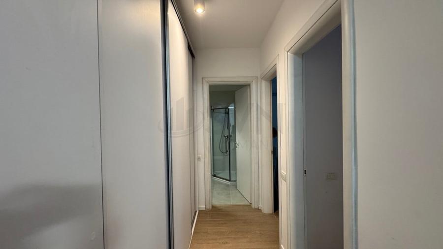 Apartament cu 3 camere semidecomandat în Sisești