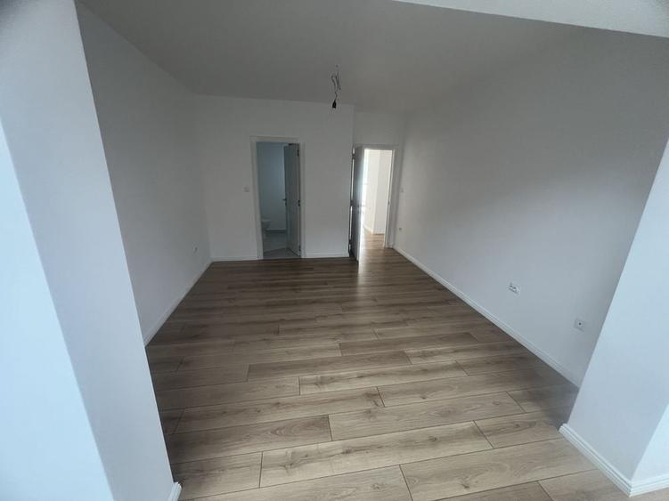 Apartament cu 3 camere în Unirea
