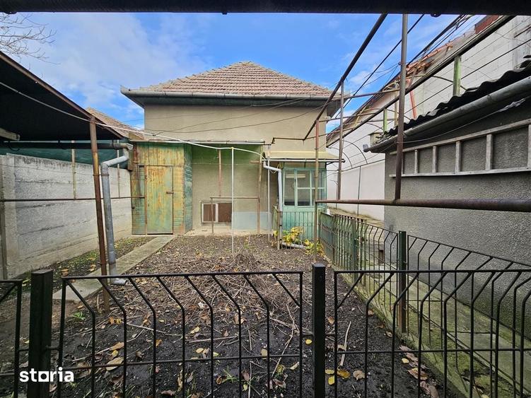 Casă cu 4 camere cu Teren 310 Mp în Lupeni
