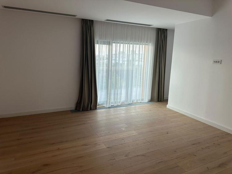 Apartament cu 4 camere semidecomandat, mobilat în Eminescu