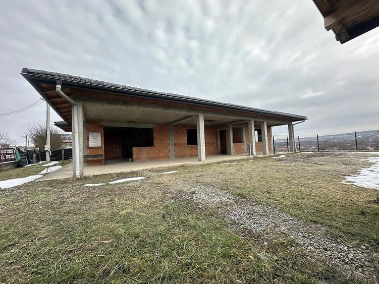 Casă cu 2 camere cu Teren 1800 Mp în Peștișu Mare