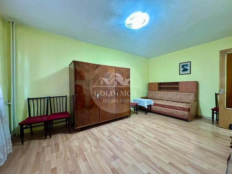 Garsonieră decomandată în Titan