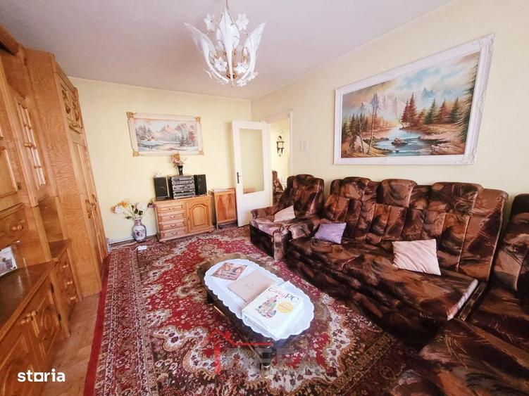 Apartament cu 4 camere decomandat în Central