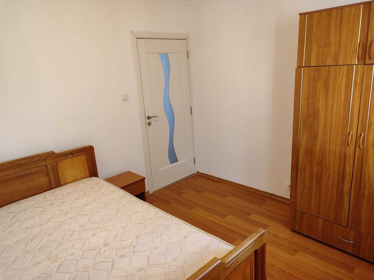 Apartament cu 3 camere semidecomandat în Milcov
