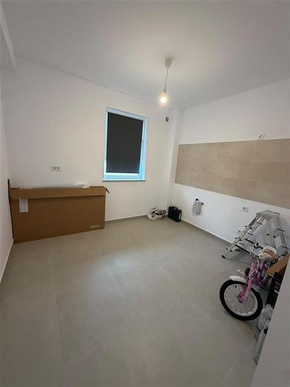 Apartament cu 2 camere decomandat, mobilat în Tractorul
