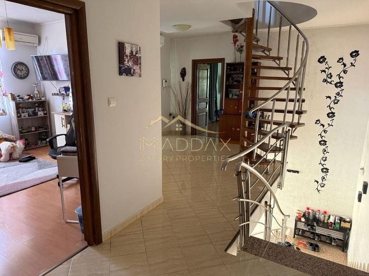 Casă individuală cu 6 camere cu Canalizare în Jiului