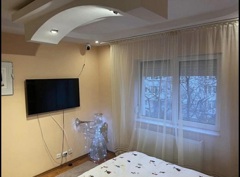 Apartament cu 3 camere decomandat în Central