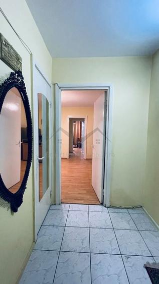 Apartament cu 2 camere semidecomandat în Podu Roș