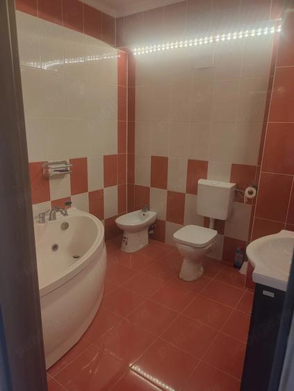Apartament cu 3 camere decomandat în Iosia