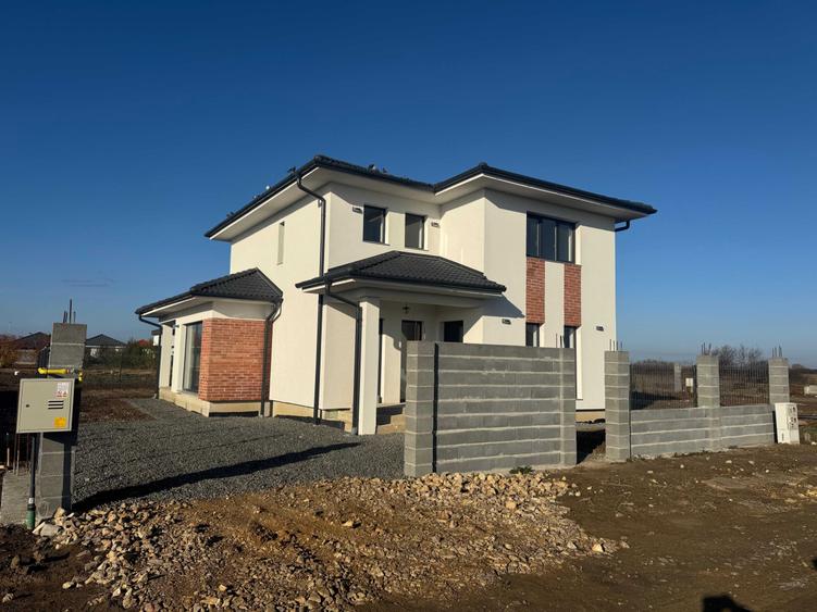 Casă cu 4 camere în Central