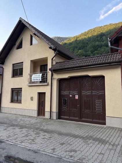 Casă cu 4 camere în Șugag