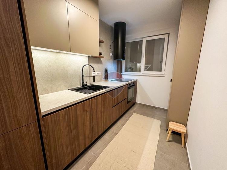 Apartament cu 2 camere semidecomandat, mobilat în P-ța Sfântul Ștefan