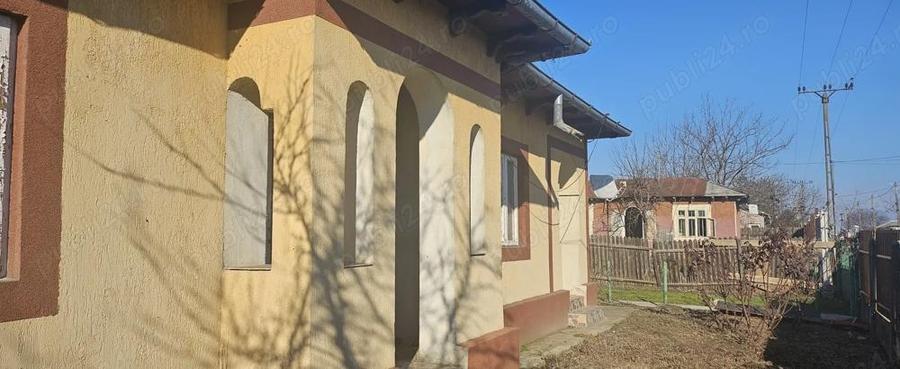 Casă cu 6 camere în Plopu