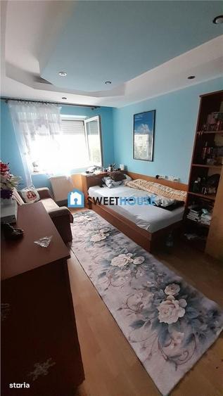 Apartament cu 4 camere decomandat în Central