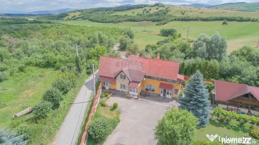Casă cu 7 camere cu Teren 800 Mp în Purcăreni