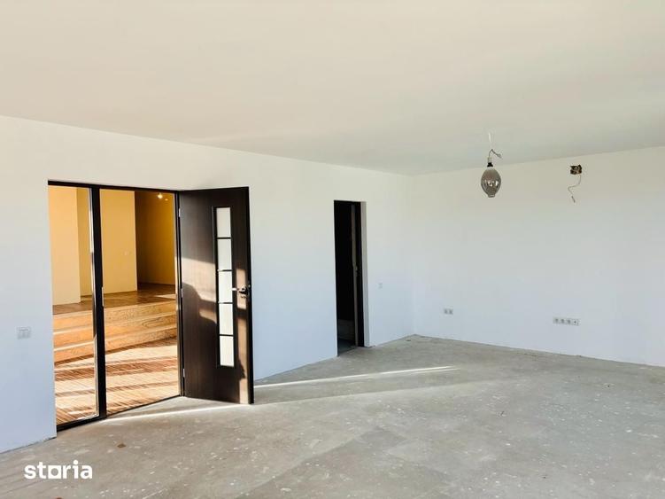 Casă cu 5 camere cu Teren 1000 Mp în Saca