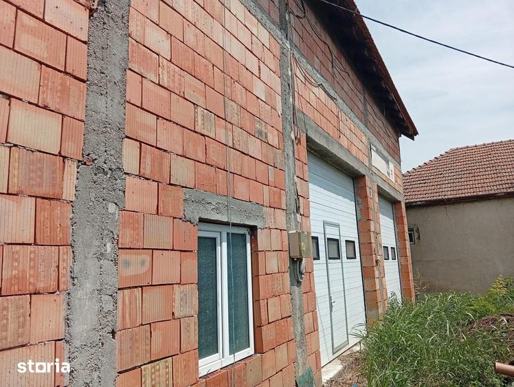 Casă cu 7 camere cu Teren 4500 Mp în Iratoșu