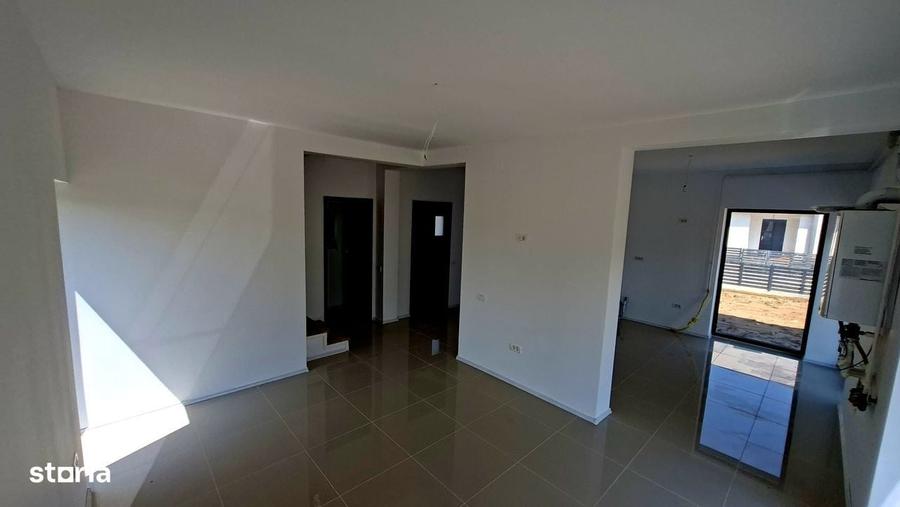 Casă cu 4 camere în Budeasa