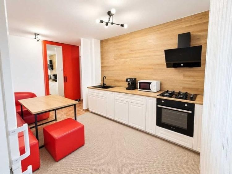 Apartament cu 3 camere decomandat, mobilat în Lujerului