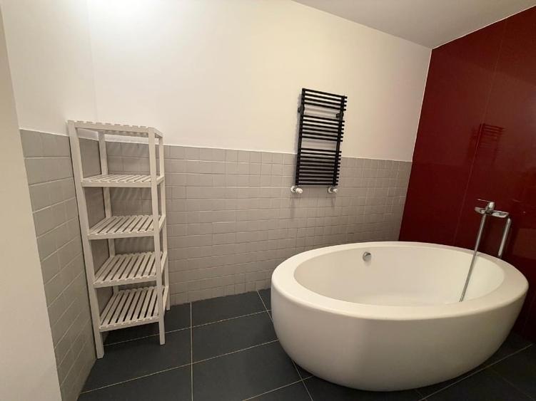 Apartament cu 2 camere semidecomandat în Sisești