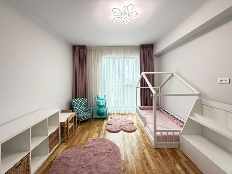 Apartament cu 3 camere decomandat în Străulești