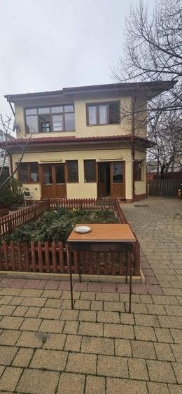 Casă individuală cu 5 camere cu Canalizare în Brâncoveanu