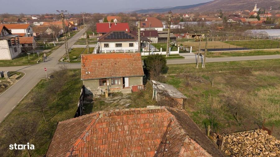 Casă cu 2 camere cu Teren 1570 Mp în Cuvin