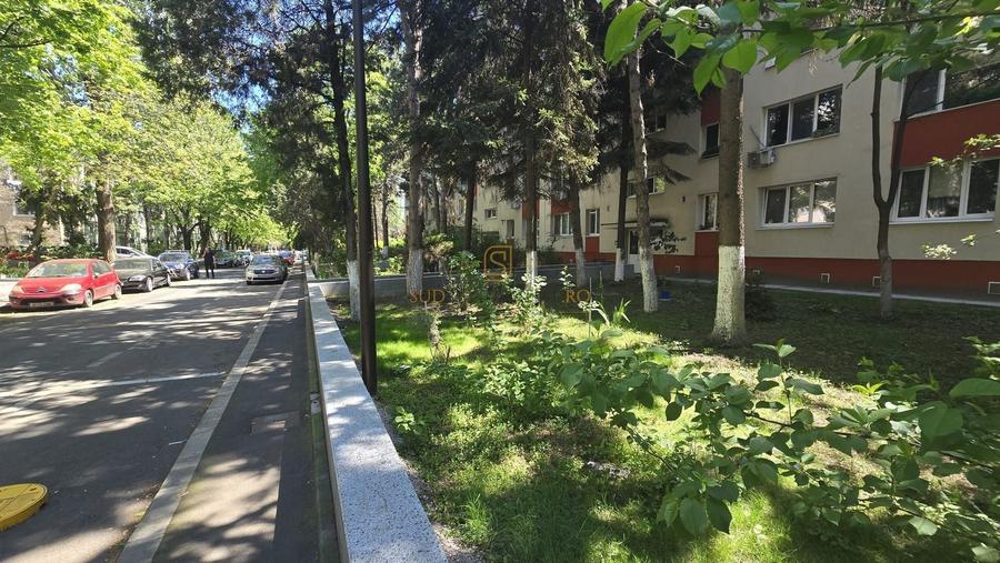 Apartament cu 4 camere decomandat, mobilat în Brâncoveanu