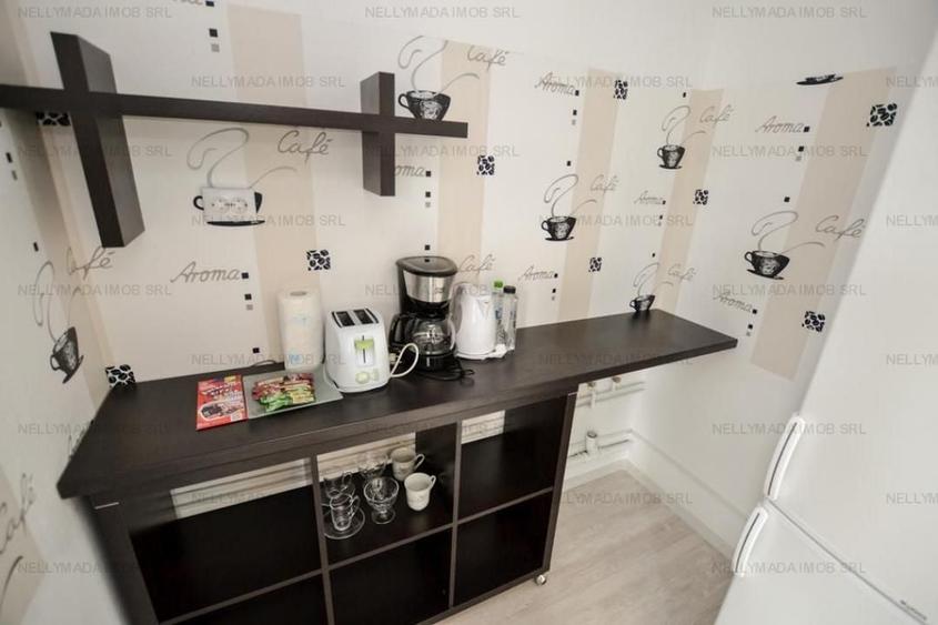Apartament cu 6 camere decomandat, mobilat în Universitate