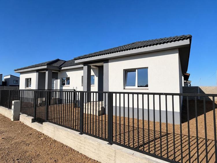 Duplex cu 3 camere cu Canalizare în Moșnița Nouă