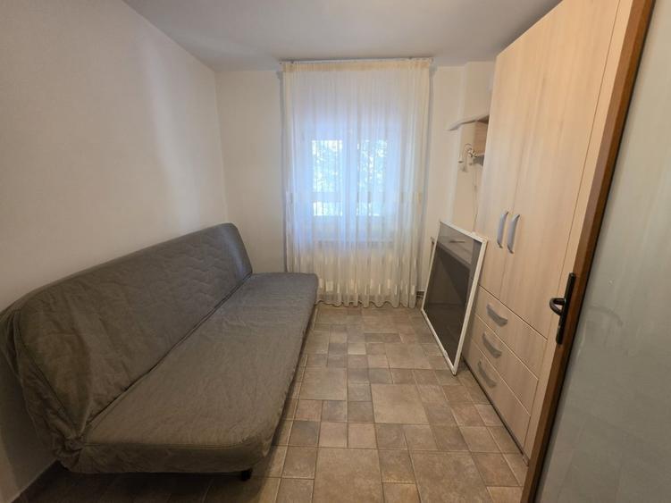 Apartament cu 4 camere decomandat în Fundeni