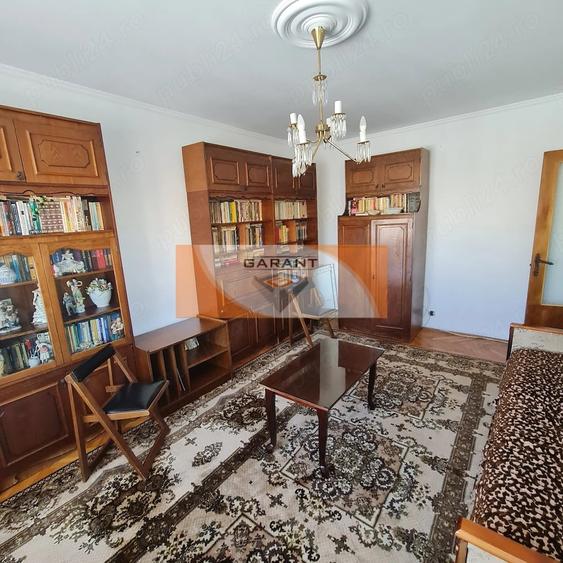 Apartament cu 3 camere decomandat în Eremia
