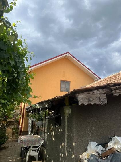 Casă cu 4 camere în Podari