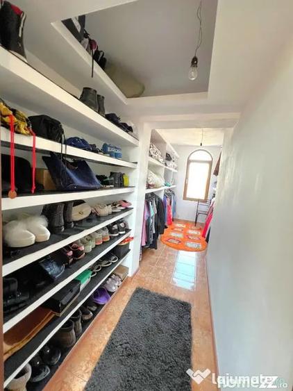 Casă cu 7 camere cu Teren 900 Mp în Popoveni