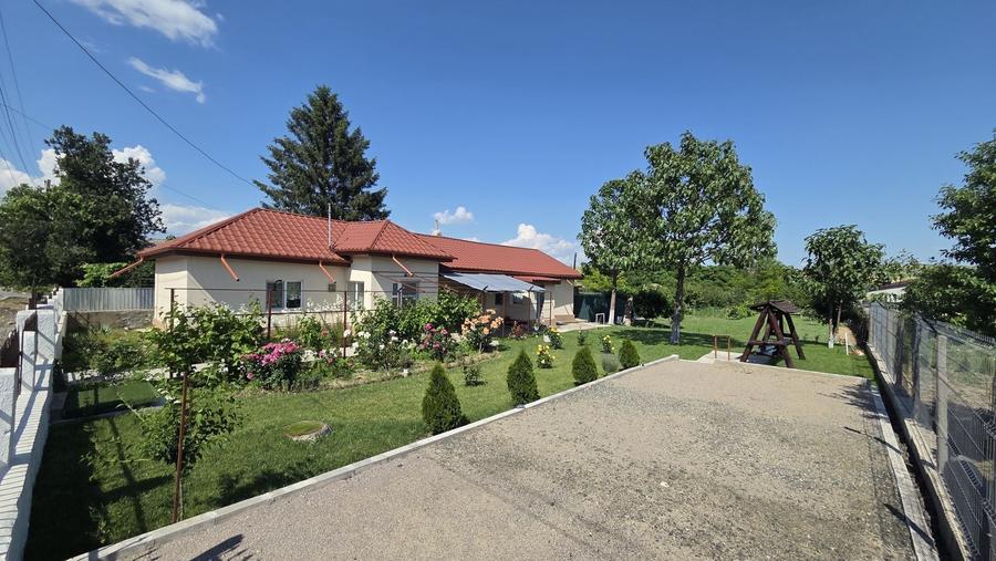 Casă cu 3 camere în Mihail Kogălniceanu