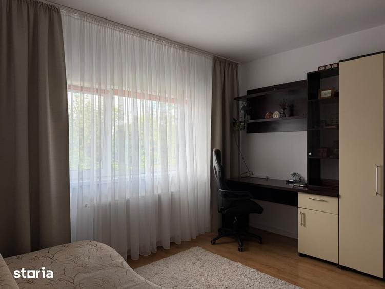 Casă cu 4 camere cu Teren 1000 Mp în Bănești