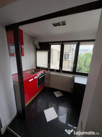 Apartament cu 4 camere semidecomandat în Crângași