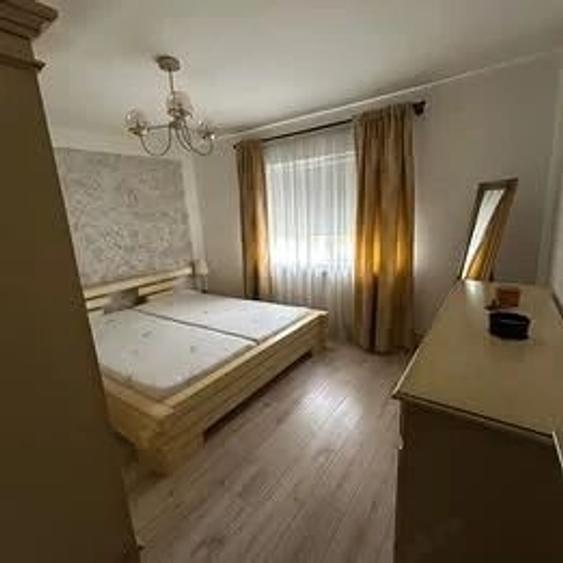 Apartament cu 3 camere decomandat, mobilat în Bucovina
