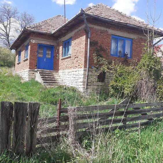 Casă cu 2 camere cu Teren 3506 Mp în Topa Mică