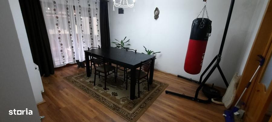 Casă cu 4 camere în Hudum